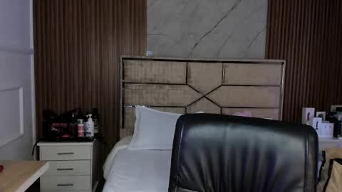 Emily Hendrix online show from September 15, 8:05 pm