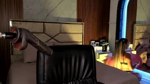 Emily Hendrix online show from September 25, 7:55 pm