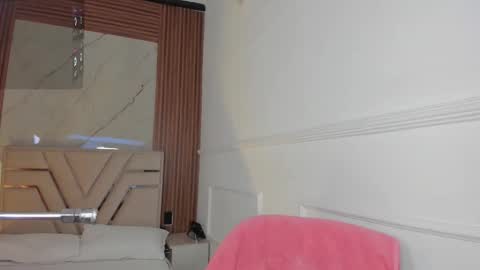 Emily Hendrix online show from February 19, 8:18 pm