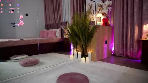 Emily  online show from February 9, 6:32 pm