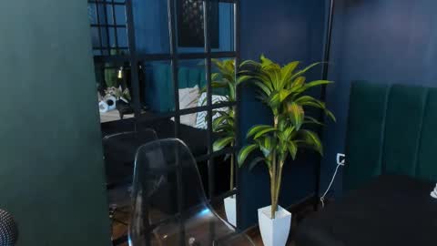 Emily Thyson online show from November 3, 12:31 pm
