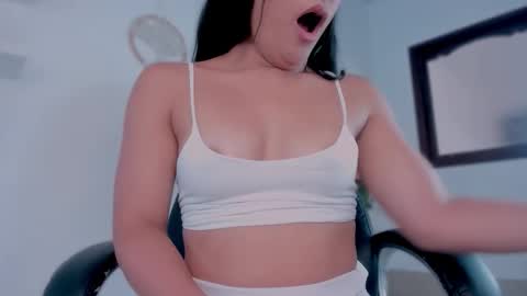 emilyy_kim online show from March 4, 8:15 pm