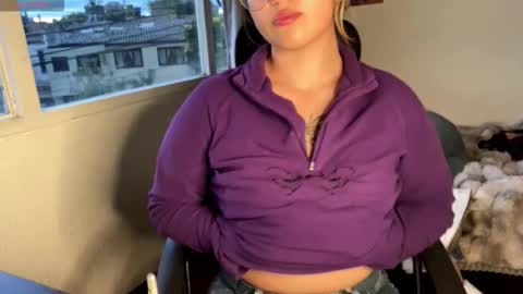 Emma Is here online show from September 15, 11:01 pm