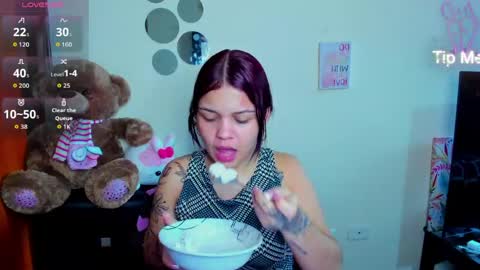 emma_boo_ online show from April 4, 4:50 pm