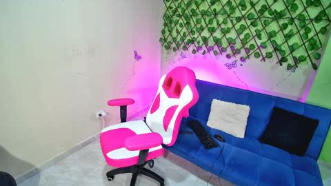 Emma online show from May 25, 1:54 pm
