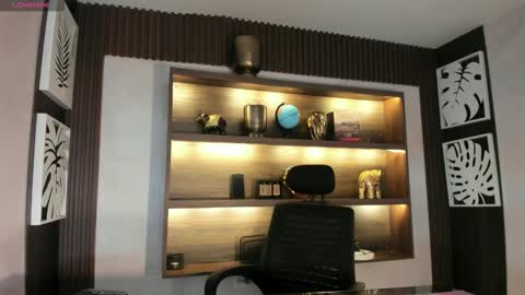 emma_jhoons online show from September 28, 11:37 am