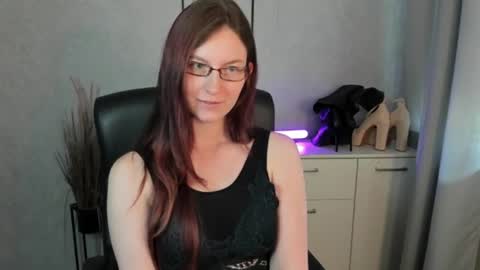 emma online show from July 10, 7:42 am