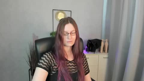 emma online show from April 15, 7:09 am