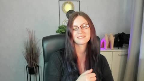 emma online show from July 15, 10:31 am