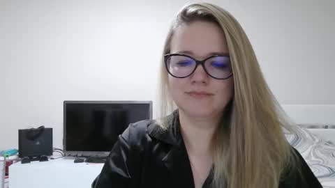 emma_misty_ online show from February 20, 8:09 pm