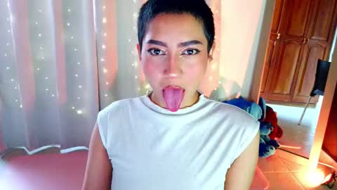 Emma web online show from March 6, 6:36 pm