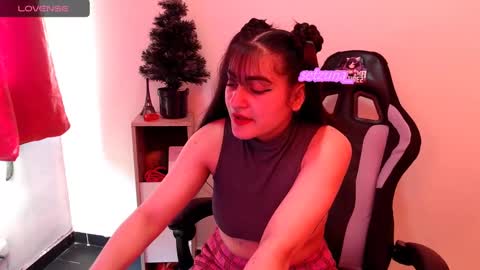 modelo independente online show from December 8, 8:15 pm