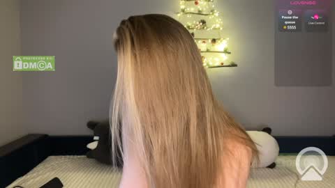 emmaandjake online show from December 11, 9:01 pm