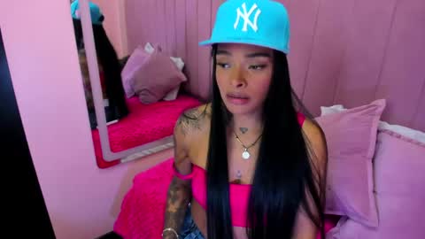 emmaebony_ online show from May 15, 3:00 am