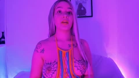 emmajohanson online show from February 21, 9:04 pm