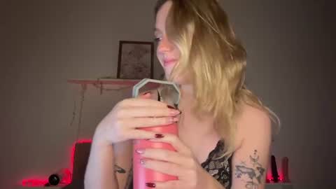 emmaonlyx1 online show from June 12, 3:03 am