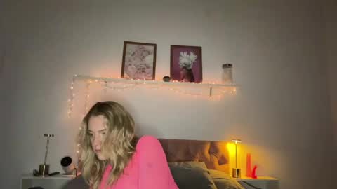 emmaonlyx1 online show from May 17, 3:06 am