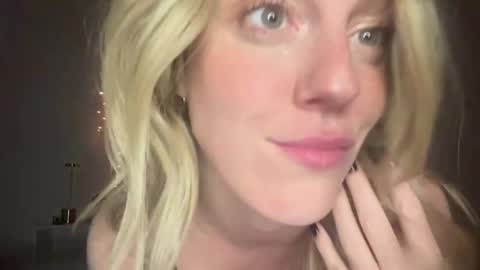emmaonlyx1 online show from May 18, 4:07 am