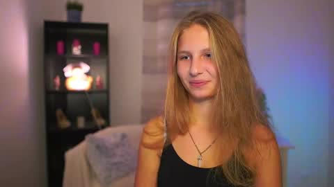 Emmie online show from November 12, 2:04 pm