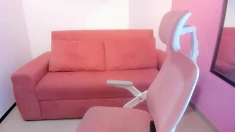 Emmi online show from December 20, 5:06 pm