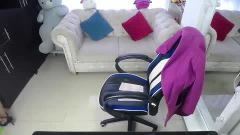 Emmily online show from March 4, 10:49 pm