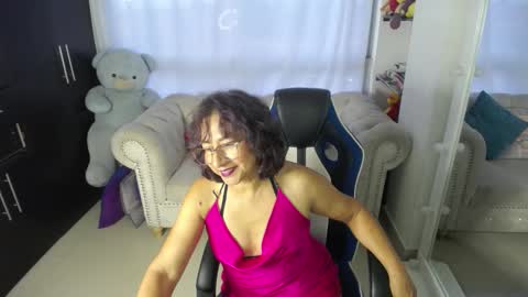 Emmily online show from February 10, 11:13 pm