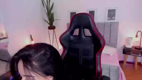 Emmy Evans  online show from January 8, 8:18 pm