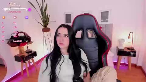 Emmy Evans  online show from December 6, 7:00 pm