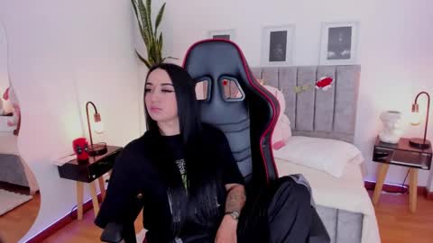 Emmy Evans  online show from December 30, 7:21 pm