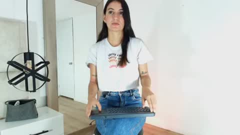 EMY FERRER online show from June 11, 3:25 am