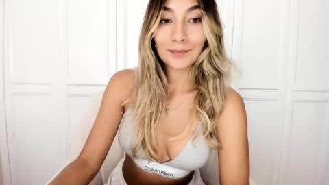 emyconneer online show from January 10, 12:26 am