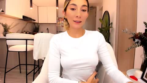 emyconneer online show from February 22, 2:50 am