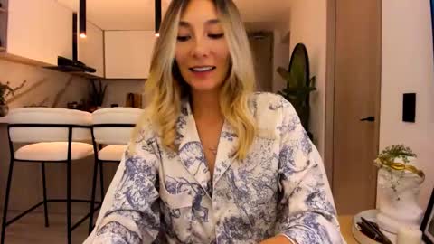 emyconneer online show from February 28, 2:09 am