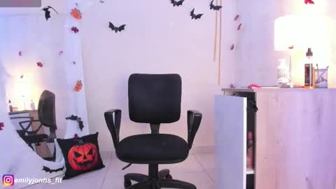 EMYLY  online show from October 30, 8:54 pm