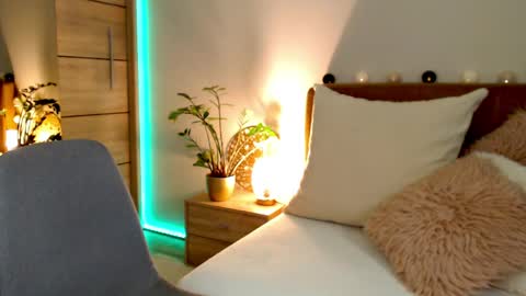 Enchanti online show from April 7, 7:27 pm