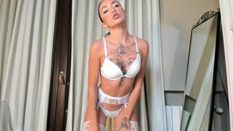 Erikabee online show from March 10, 5:07 pm