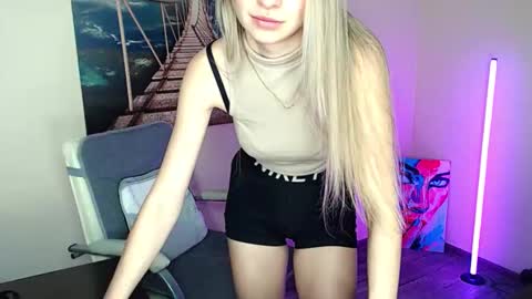 Erika online show from March 9, 1:03 pm