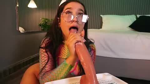 Eri  online show from April 15, 7:58 pm