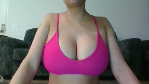 erin2025 online show from December 15, 5:01 am