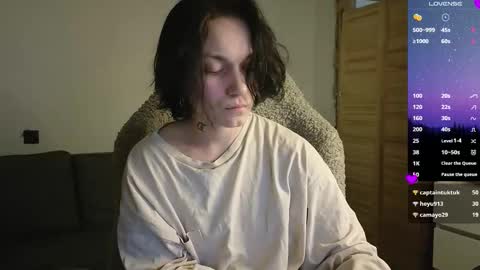 esajukyy online show from March 9, 3:59 pm