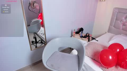 Escarlet online show from November 13, 3:00 pm