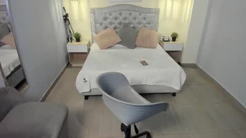 Escarlet online show from October 17, 1:47 pm