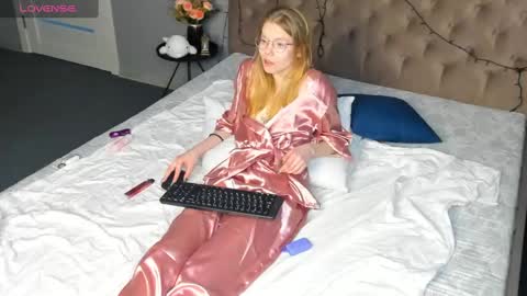 Esme Runn online show from January 6, 10:24 am