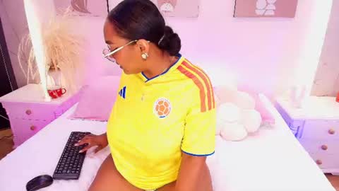 esmeralda online show from June 14, 3:30 am