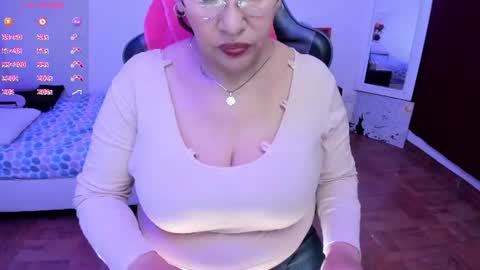esme online show from July 9, 8:55 pm