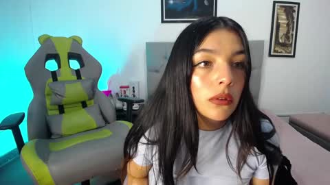 Perla online show from October 23, 5:24 am