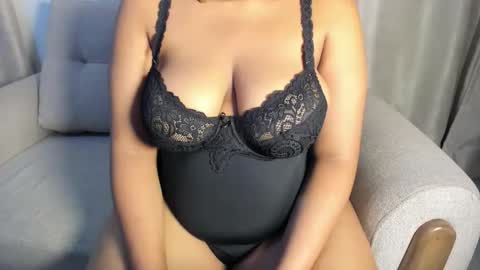 Esme online show from October 22, 10:48 pm