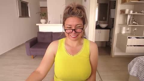 Juliana online show from September 22, 2:37 pm