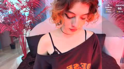 E V A online show from September 8, 8:19 pm