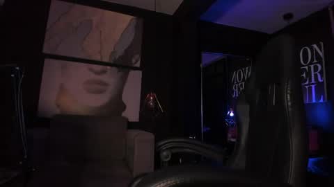 MISS EVY online show from April 11, 7:45 am